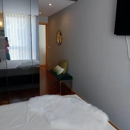 Appartement En Face De La *